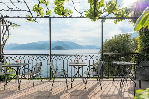 Casa Du Lac, by R Collection Hotels, Забронировать Отель Отели Варенна с парковкой, Парковка
