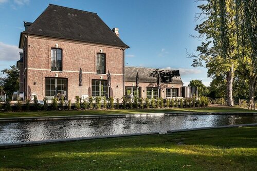 Les Jardins de Joséphine - Le Manoir, Забронировать Гостевой дом Отели Верхней Нормандия с парковкой, Парковка