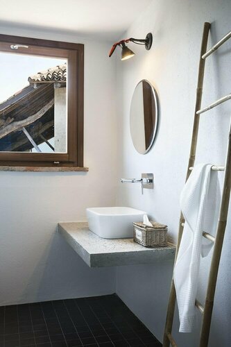 SCUDERIA LA COLOMBERA, Забронировать Хостел Бинаско Ломбардия