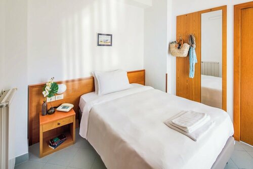 Hotel Tritone, Забронировать Отель Лайгуэлья Ривьера-делле-Пальме