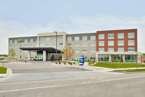 Holiday Inn Express & Suites Madison by IHG, Book Hotel Madison Wisconsin