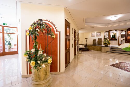 Mediterranee Family Hotel & Spa, Забронировать Курортный отель Курортные отели Венето, Курортный отель