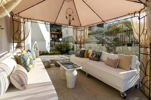 Aglaia Apartments & Studios