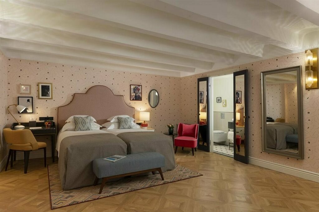 Hotel Capital