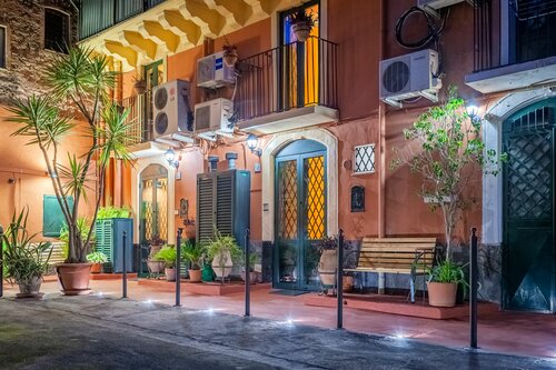 Case Vacanze Catania, Забронировать Отель Катания Сицилия, рядом с Galatea Metro Station