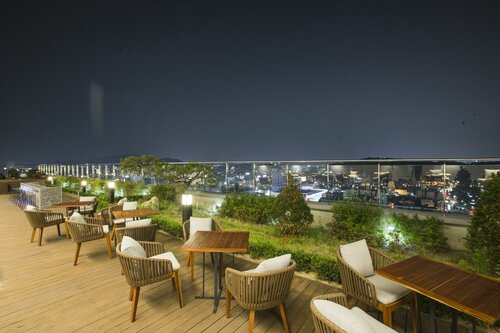 RAMADA Jeonju Hotel, Забронировать Отель Отели Чонджу с парковкой, рядом с Культурный центр «Чонджу Сори», Парковка
