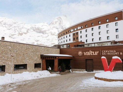 Valtur Cervinia Cristallo Ski Resort, Забронировать Отель Отели Валле д'аосты с парковкой, Парковка