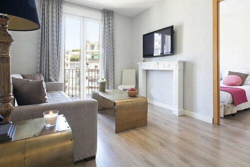 Grandom Suites Barcelona, Забронировать Отель Отели Барселоны с парковкой, Парковка