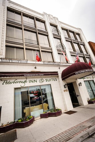 Peterborough Inn & Suites Hotel, Забронировать Отель Отели Питерборо с парковкой, рядом с Art Gallery of Peterborough, Парковка