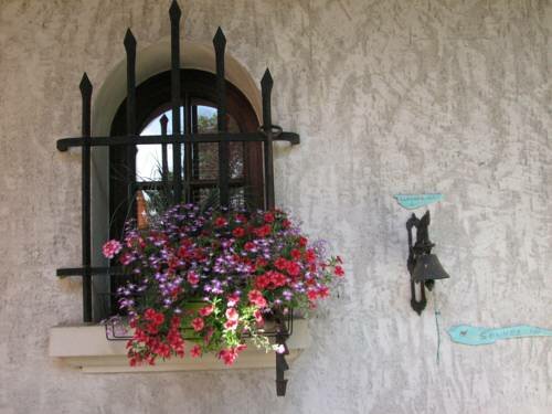 Chambre d'hôtes le Pas de l'âne, Book Bed and Breakfast Hoteller i Rhône-Alps med parkering, Parkering