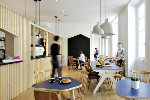 Away Hostel & Coffee Shop, Забронировать Хостел Хостелы Rhône, Хостел