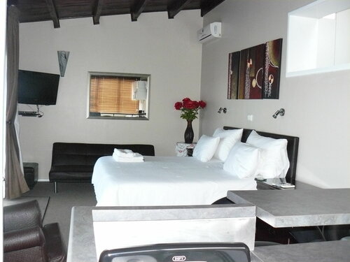 See More Guest House, Забронировать Гостевой дом Отели Ист-Лондона с парковкой, Парковка