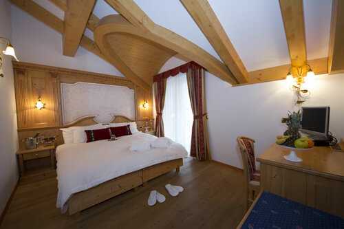Hotel Chalet all'Imperatore, Забронировать Шале Отели Мадонна-ди-Кампильо с парковкой, Парковка