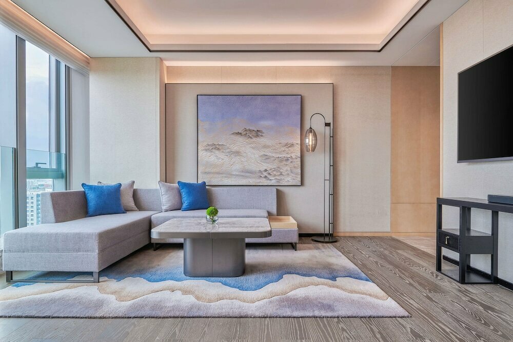 DoubleTree by Hilton Shenzhen Airport Residences
