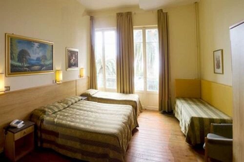 Hotel Petit Royal, Забронировать Отель Отели Ривьера-дей-Фьори с парковкой, Парковка