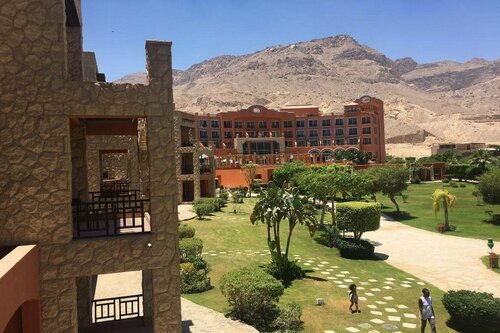 Moevenpick Resort El Sokhna, Boek Resort Ain Sukhna Gouvernement van Suez
