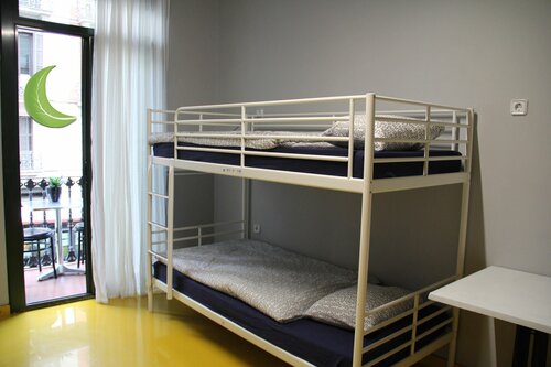 Sleep Green - Certified Eco Youth Hostel, Забронировать Хостел Эшампле Барселона, рядом с Железнодорожный вокзал Пласа-де-Каталунья