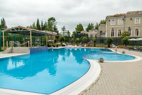 Tsqaltubo Spa Resort, Rezerwuj Ośrodek wypoczynkowy Hotele w Tskaltubo Municipality z basenem, Basen