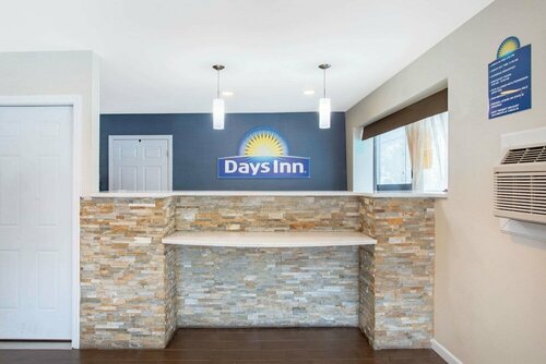 Elmsford, Book Hotel  