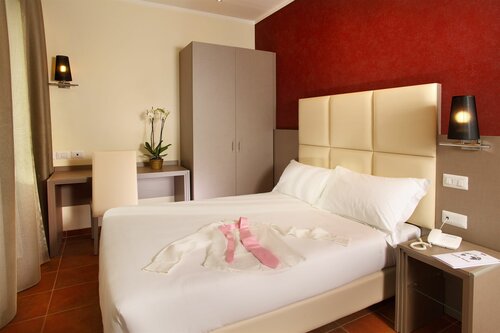 Hearth Hotel, Забронировать Отель Отели Рима с завтраком, рядом с Собор Святого Петра, Завтраки