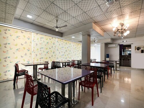 OYO 986 Hotel Akhand Homes, Rezerwuj Hotel Hotele w Telangana z basenem, Basen