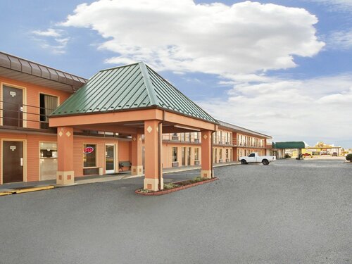 Rogers Inn, Забронировать Мини-отель Роджерс Northwest Arkansas, рядом с Торговый центр Southgate