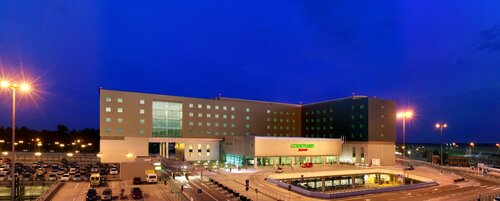 Courtyard by Marriott Warsaw Airport, Book Hotel Hoteller i Masovia med parkering, Parkering
