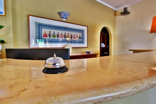 Hotel Le Mimose, Book Hotel Hoteller i San Teodoro med parkering, Parkering