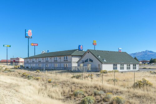 Motel 6 Beaver, Book Motel Beaver hoteller med parkering, Parkering