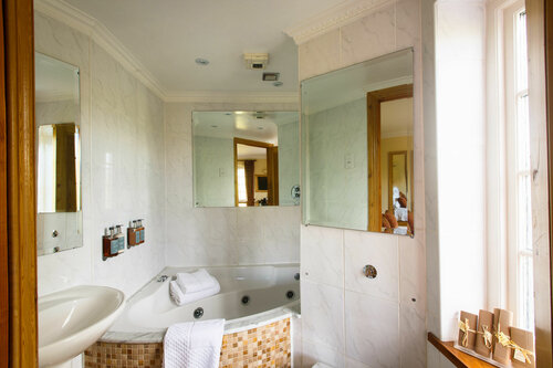 The Wharf House Restaurant with Rooms, Rezervați Hotel Hoteluri în Gloucestershire cu parcare, Parcare