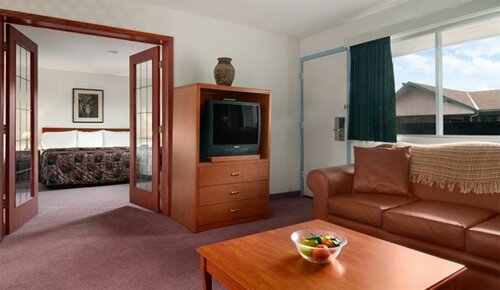 Superlodge Canada, Забронировать Отель Летбридж Southern Alberta