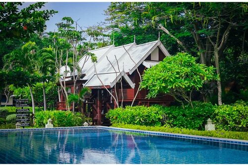 Baan Thong Ching Resort, Забронировать Курортный отель Отели Накхонситхаммарат с бассейном, Бассейн