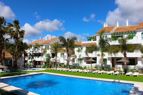 Aparthotel Pueblo El Goleto, Varaa Hotelli Manilva Costa del Sol