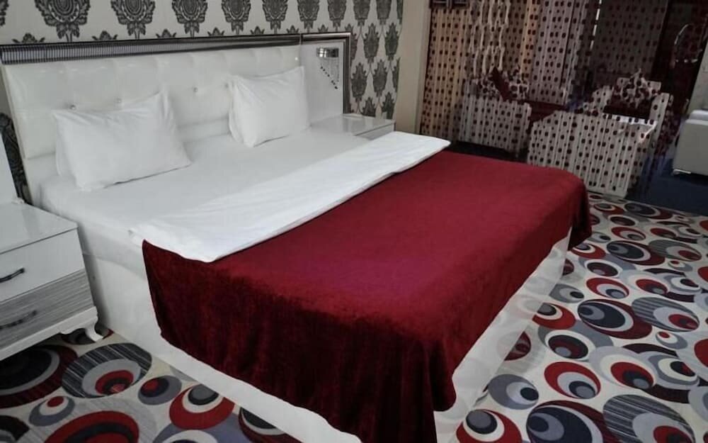 Amazon Hotel