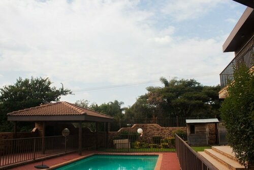 Thabiso Guesthouse, Reservar Pousada (com pequeno-almoço) Hotéis em Gauteng com Estacionamento, Estacionamento