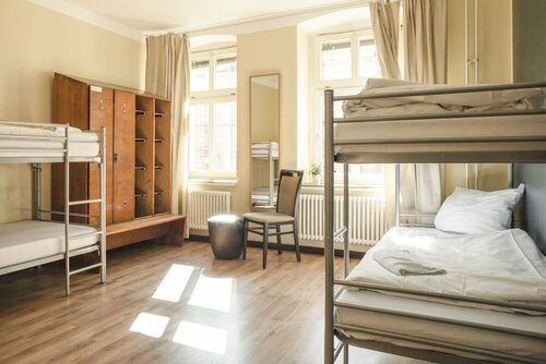 EastSeven Berlin Hostel, Забронировать Хостел Хостелы Берлина, рядом с Старое гарнизонное кладбище, Хостел