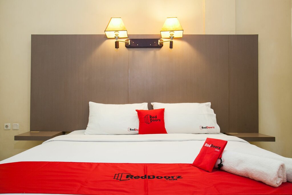 RedDoorz near Gubeng Station