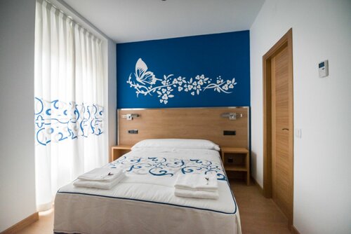 Hostal Carracedo, Забронировать Отель Отели Провинции Мадрида с парковкой, Парковка