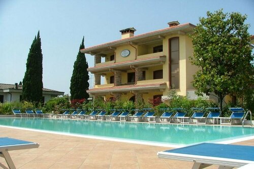 Hotel Gardenia Sirmione, Забронировать Отель Отели Ломбардии с парковкой, Парковка