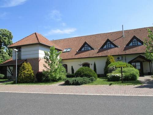Józsi Bácsi Vendéglője és Szállodája, Réserver Hôtel Szombathely Vas