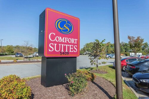 Comfort Suites Near Joint Forces, Boek Hotel Hotels in Virginia met parkeren, Parkeren