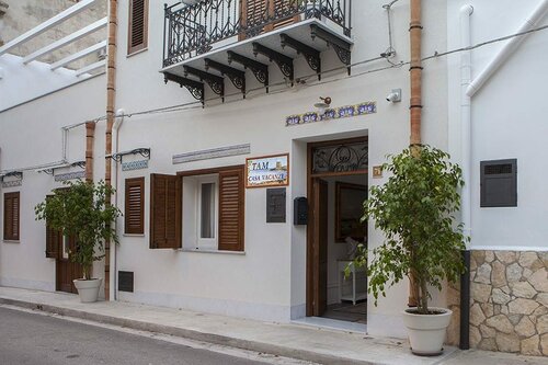 TAM Vacanze B&B, Rezervați Bed and Breakfast Cinisi Sicilia