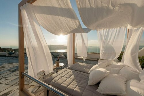 Caldera's Dolphin Suites, Забронировать Отель Отели Мегалохори с бассейном, Бассейн