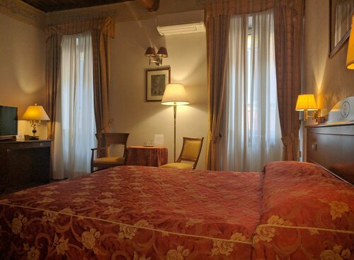 Hotel San Carlo, Забронировать Отель Спанья Рим