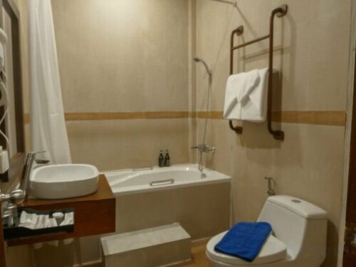 Lux Hotel, Забронировать Отель Отели Луангпхабанг с завтраком, рядом с Southern Bus Terminal, Завтраки