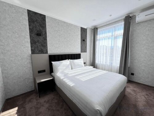 K Hotel Бишкек, Забронировать Отель Отели Бишкека с парковкой, Парковка