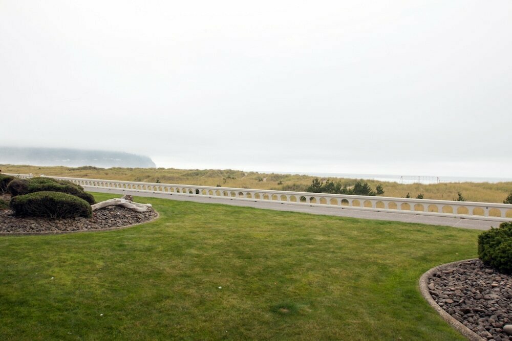 Hi Tide Oceanfront Inn