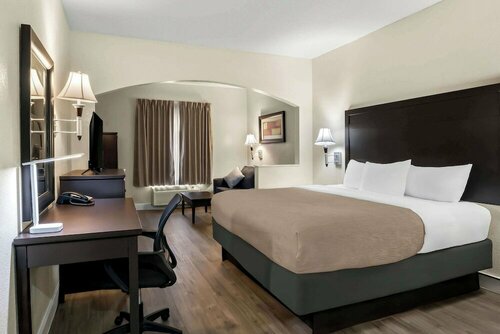 Quality Inn & Suites Lafayette, Book Hotel Missouri hoteller med parkering, Parkering