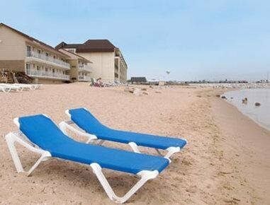 Super 8 by Wyndham Mackinaw City Beachfront Area