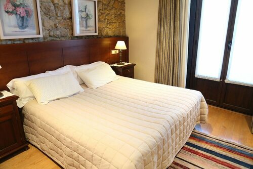 Apartamentos La Pontiga ***, Réserver Maison d'hôtes Hôtels à Asturies avec parking, Parking